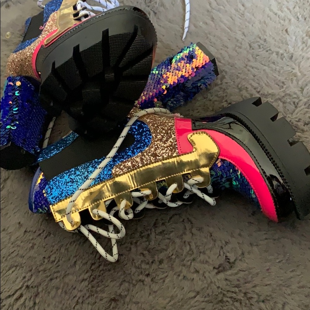 Boots - Picture 3 of 3